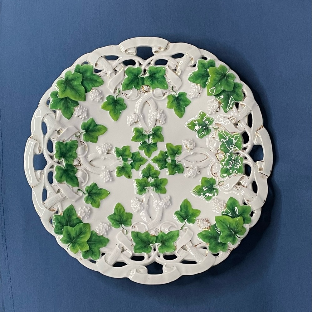 Antique MEISSEN green grape vine/leaves plate. Raised design. Made in Germany. - Picture 3 of 11